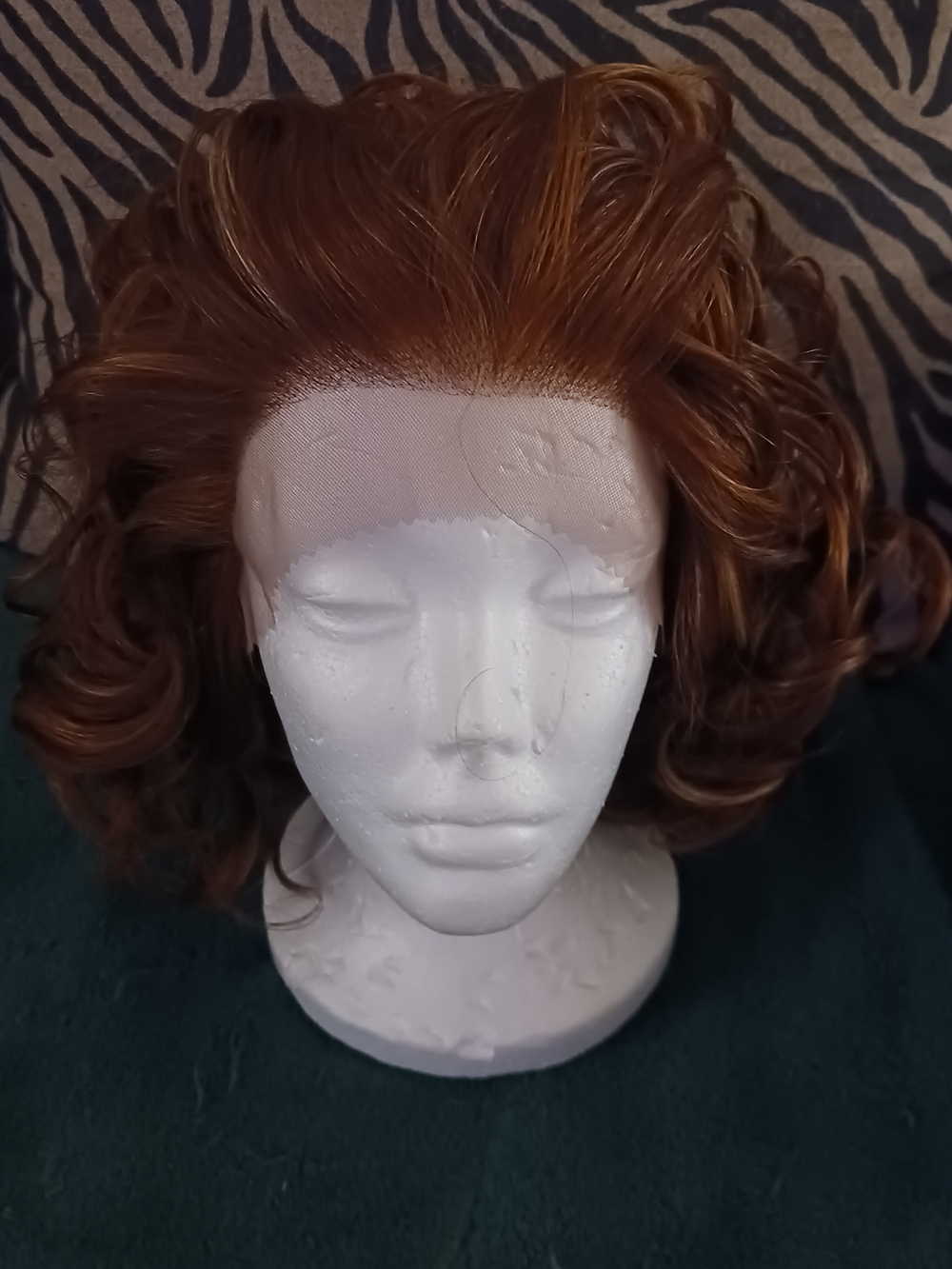 NWT Synthetic Curly Lace Front Wig in Light Brown - Picture 2 of 6